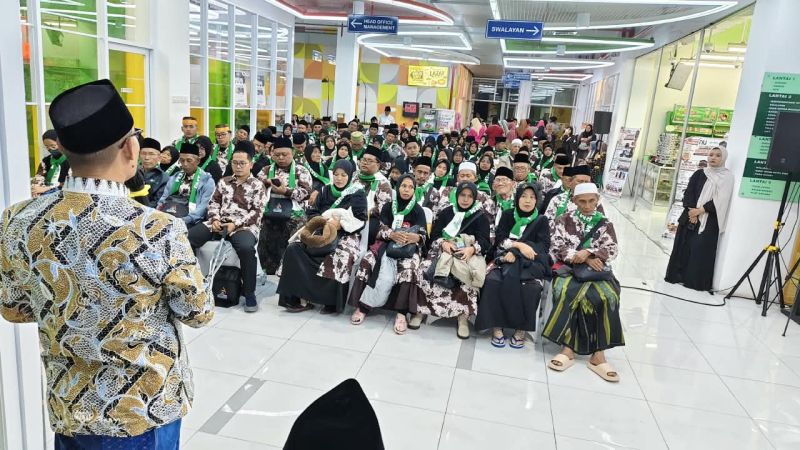 BMT NU Ngasem Tour and Travel Berangkatkan 120 Jamaah Umrah Bersama Kyai dan Anggota